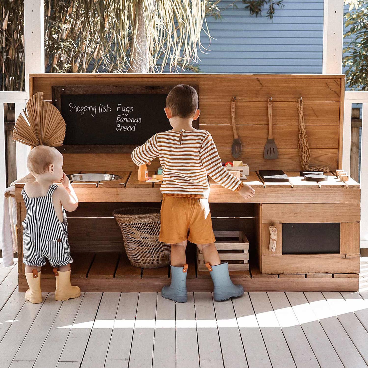 6 Creative Mud Kitchen Set-Up Ideas for Kids