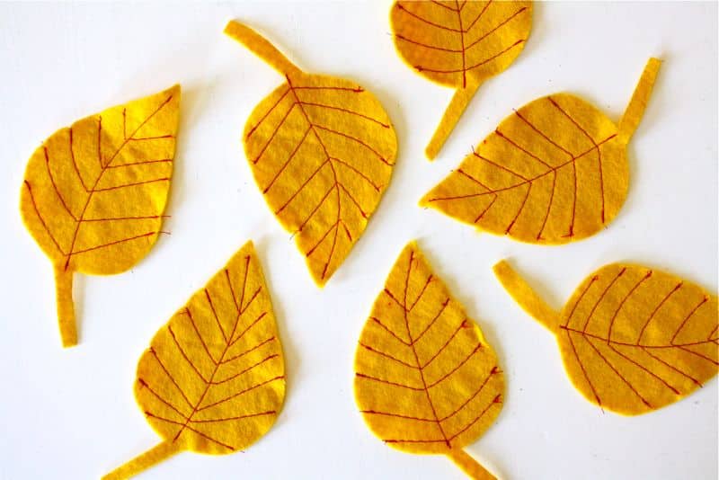 A Leaf Wall Hanging with Felt