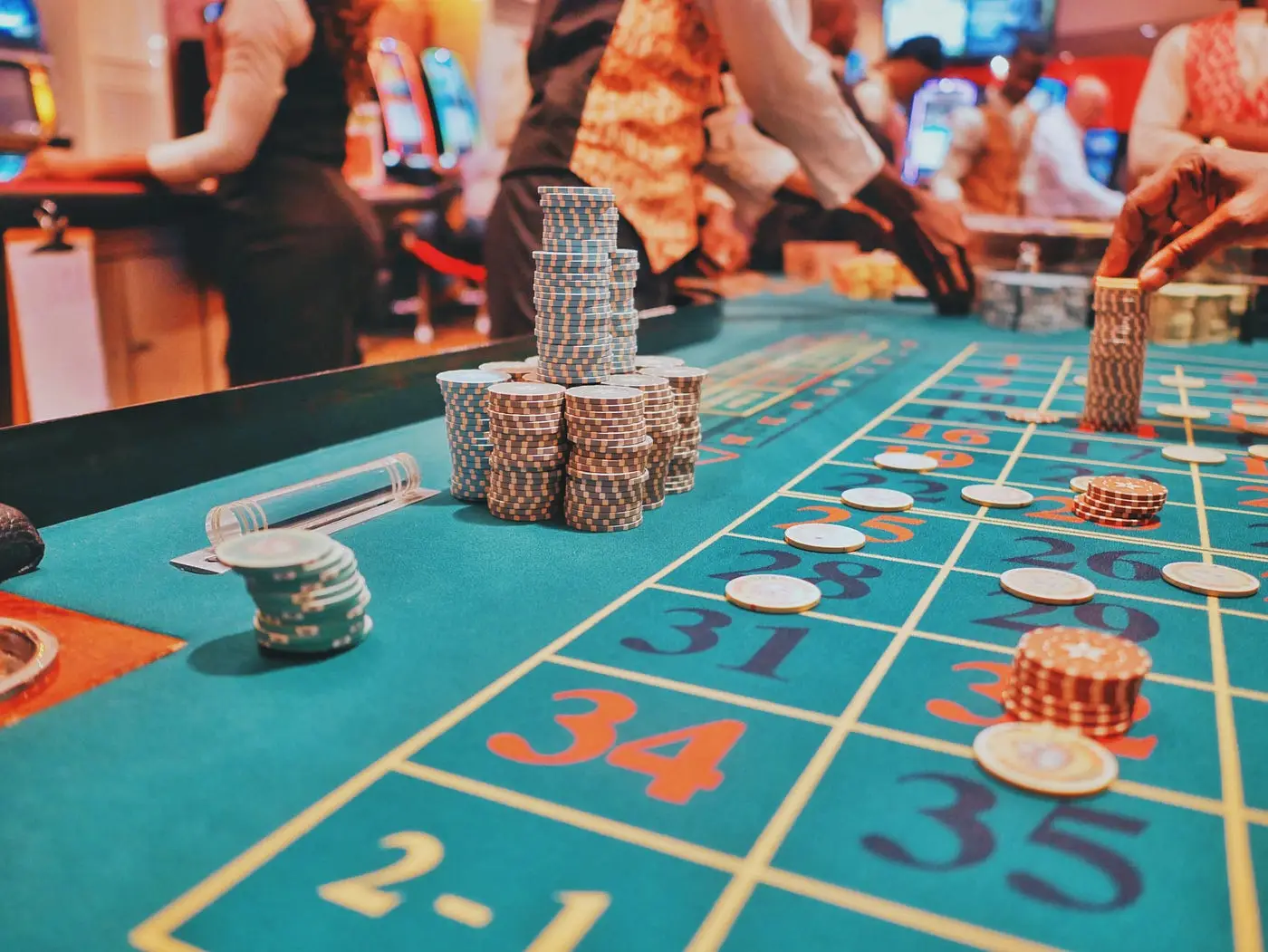 Combining education and online casinos