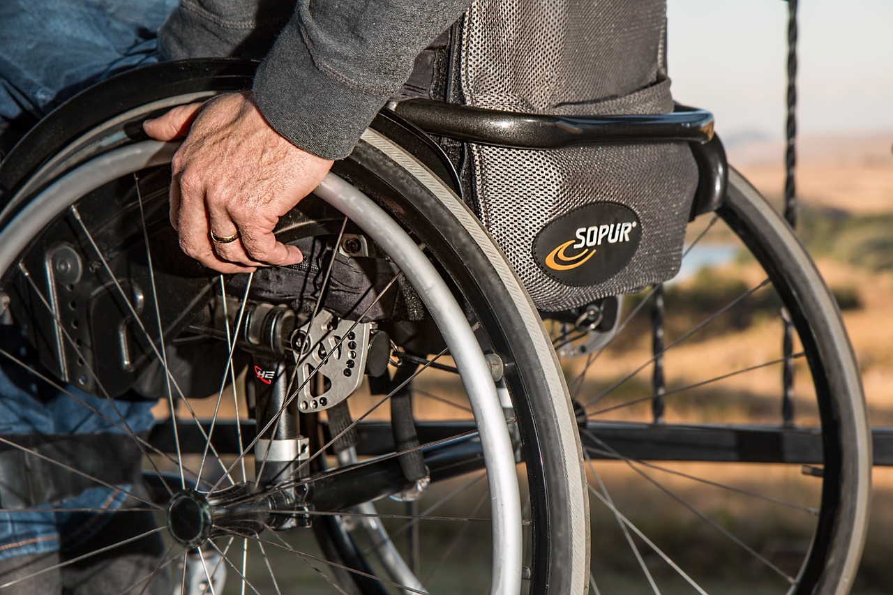 Wheelchair vs Mobility Scooter - Which One to Choose?