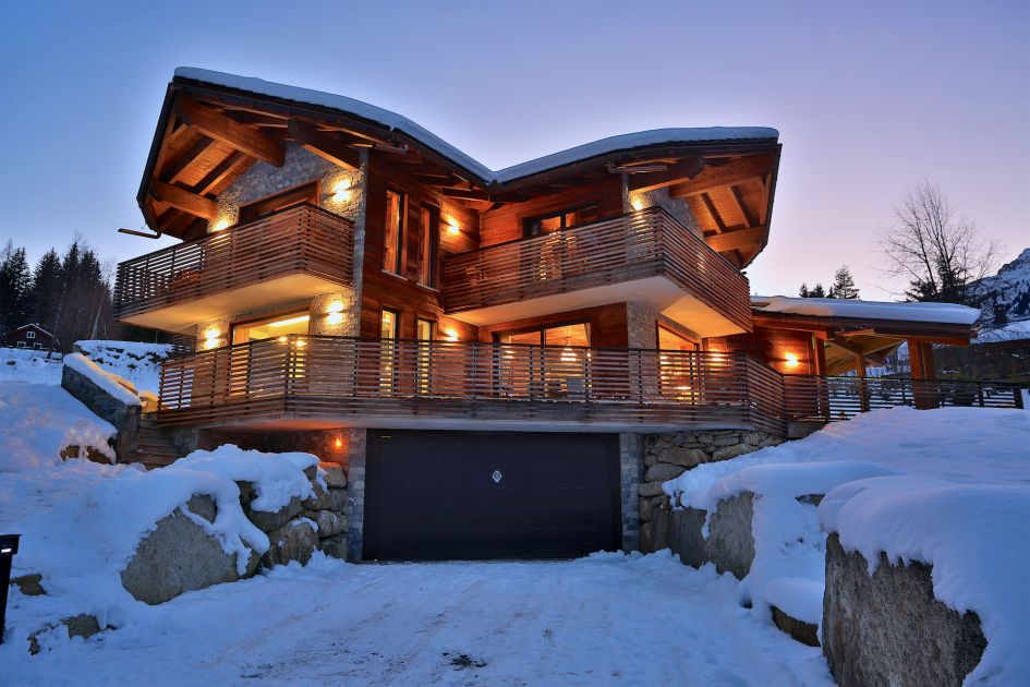 Exclusive Mountain Chalets: Your Private Winter Wonderland