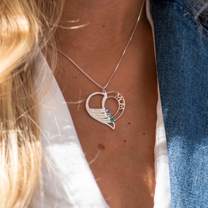 How Personalized Jewelry Brings Mothers and Daughters Closer