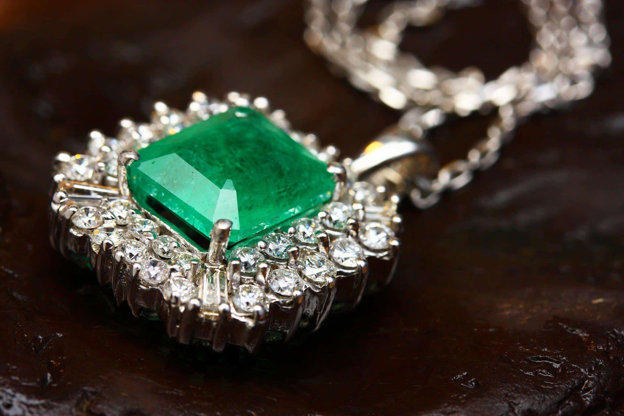 Why Gemstone Jewelry Is the Ultimate Holiday Gift Choice