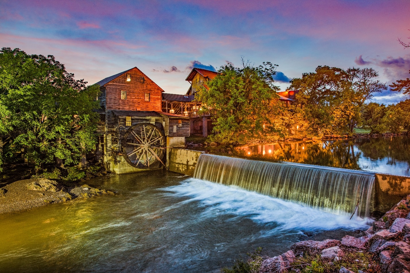 Escape the Grind: Seven Tips for a Relaxing Vacation in Pigeon Forge