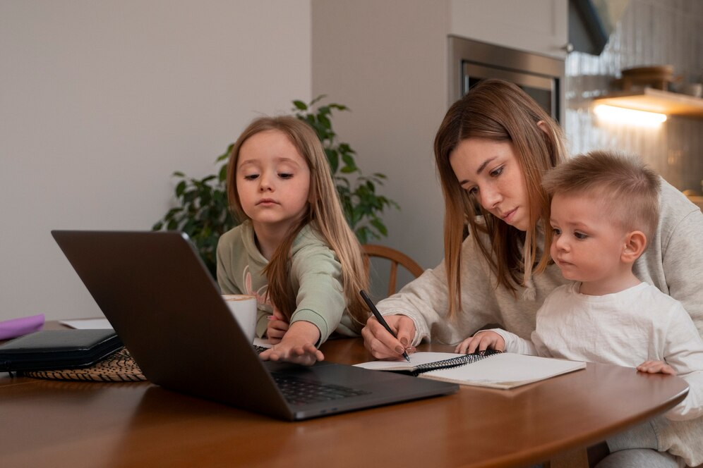 The Ultimate Guide to Online Learning for Moms