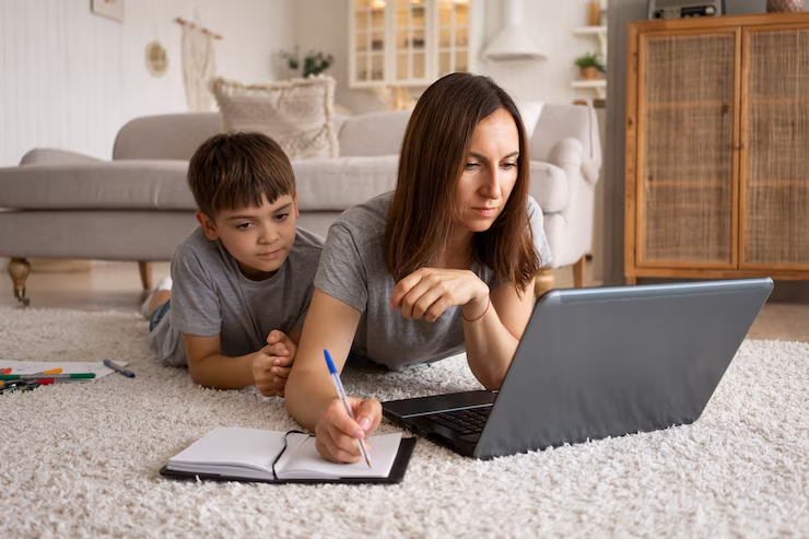 Online Classes vs. Traditional College: What’s Best for Busy Parents?
