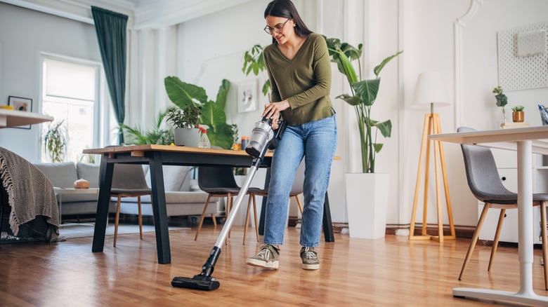 DIY Deep Cleaning Room Checklist